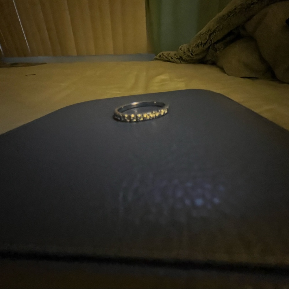 Diamond ring - Picture 2 of 2